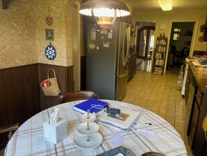 Dining - Scenic 4-bedroom Farm House, Tree Farm & Arboretum with trails in Sugar Grove (Sugar Grove)