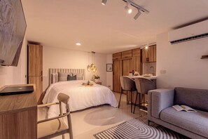 1 bedroom, iron/ironing board, WiFi, bed sheets - Charming studio in Laureres with AC +Hot Water (Medellín)