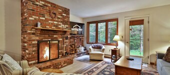 93 Glazebrook Rd, Unit E2: 2BR/1.5BA Condo. Wood fireplace. Close to Mountain!