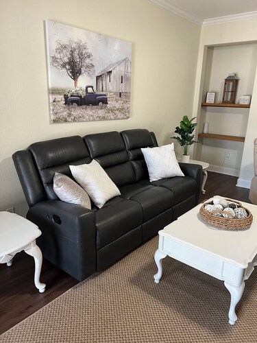 Home Sweet Home 3/2 Townhome Close to Downtown Thomasville 