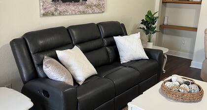 Home Sweet Home 3/2 Townhome Close to Downtown Thomasville