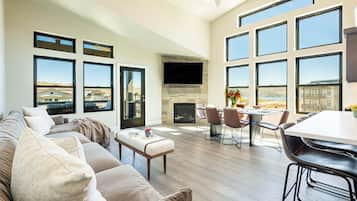 Smart TV, fireplace, table tennis