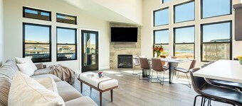 Top-floor unit, Minutes to Deer Valley East Village and Jordanelle Reservoir