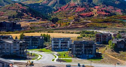 Free Ski Shuttle- Minutes to Deer Valley East Village and Jordanelle Reservoir