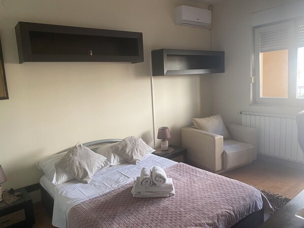 1 bedroom, iron/ironing board, WiFi, bed sheets