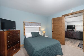 2 chambres, fer et planche à repasser, Wi-Fi, draps fournis