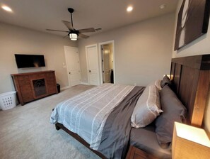 3 bedrooms, desk, travel crib, WiFi