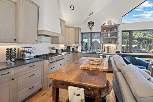 "Honey Branch Hideaway" Upper Valley 3 Level-Mountain Views-Pet Friendly!