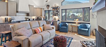 "Honey Branch Hideaway" Upper Valley 3 Level-Mountain Views-Pet Friendly!