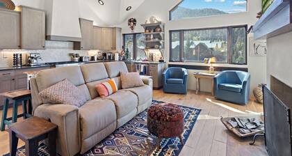 "Honey Branch Hideaway" Upper Valley 3 Level-Mountain Views-Pet Friendly!