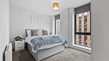 1 bedroom, desk, iron/ironing board, WiFi