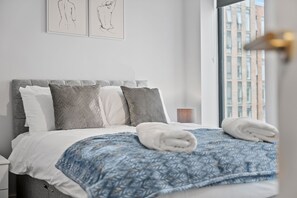 1 bedroom, desk, WiFi, bed sheets