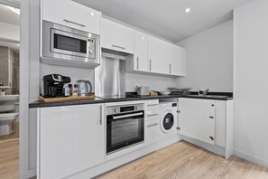 Fridge, microwave, oven, coffee/tea maker