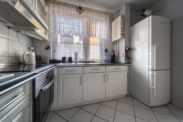 Fridge, oven, stovetop, toaster