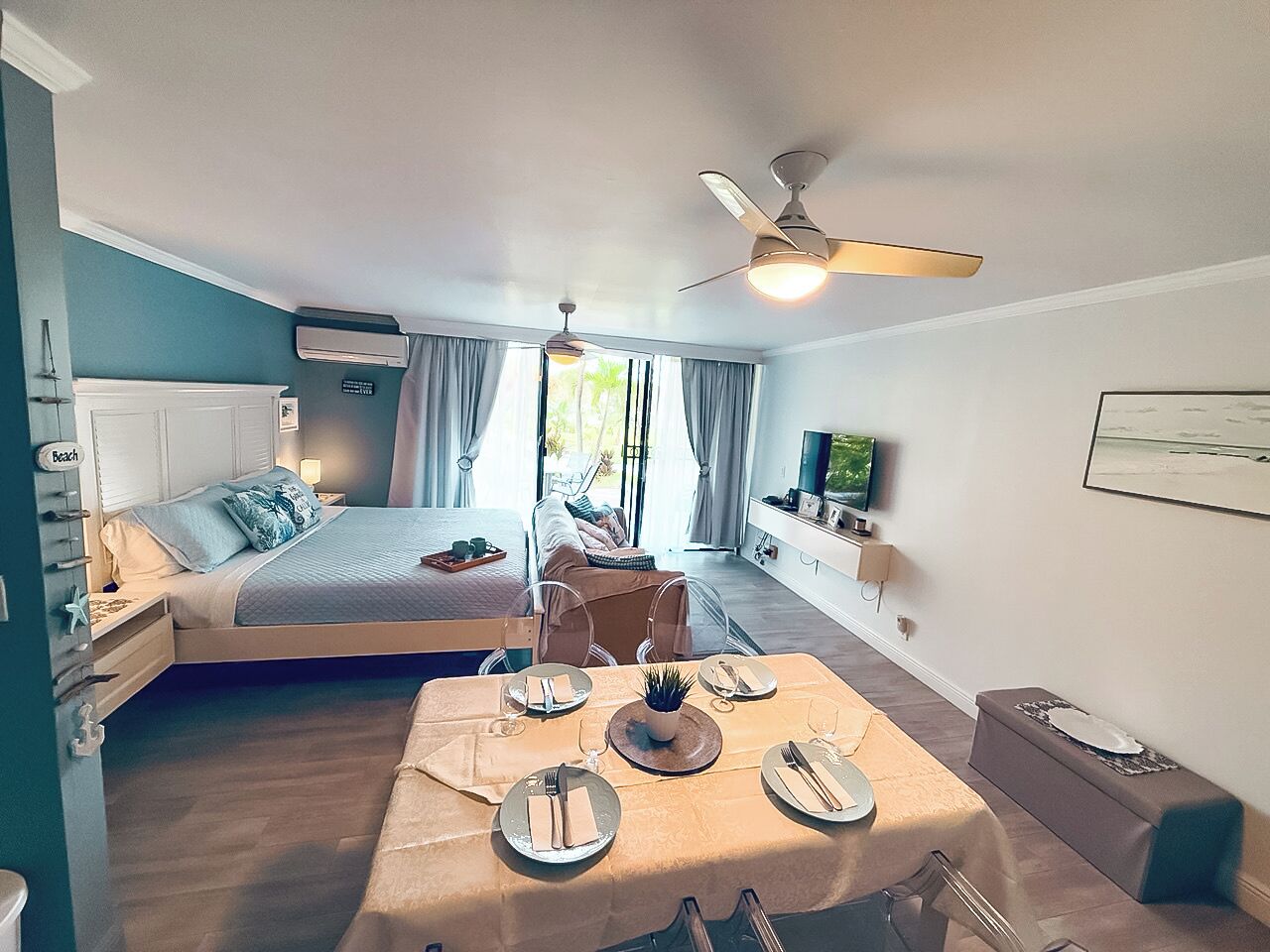 1 Schlafzimmer, Zimmersafe, Schreibtisch, Bügeleisen/Bügelbrett