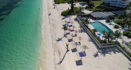 NEW Stunning Ground Floor Beachfront Studio in Coral Beach, Grand Bahamas
