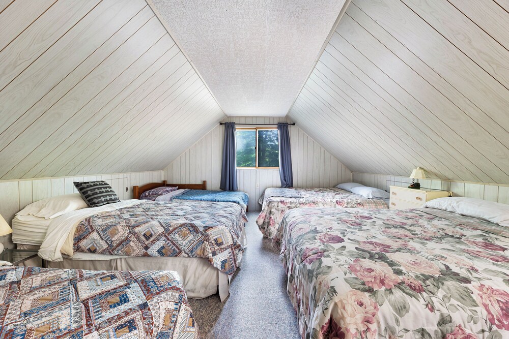 Family sized cottage near Gaylord on a private lake! Lake Arrowhead