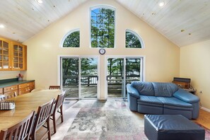 Älytelevisio, takka, videopelejä