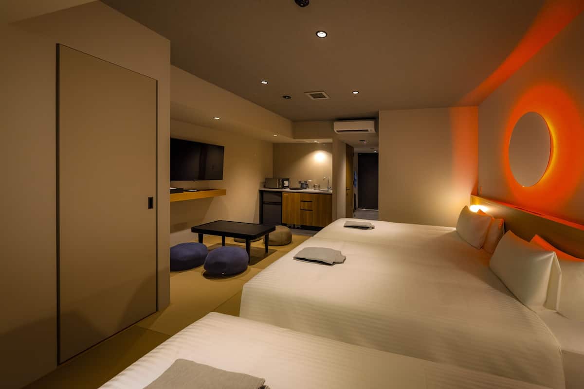 Deluxe kamer, niet-roken, uitzicht op stad (Family Modern Japanese style) | Donzen dekbedden, een kluis op de kamer, een bureau