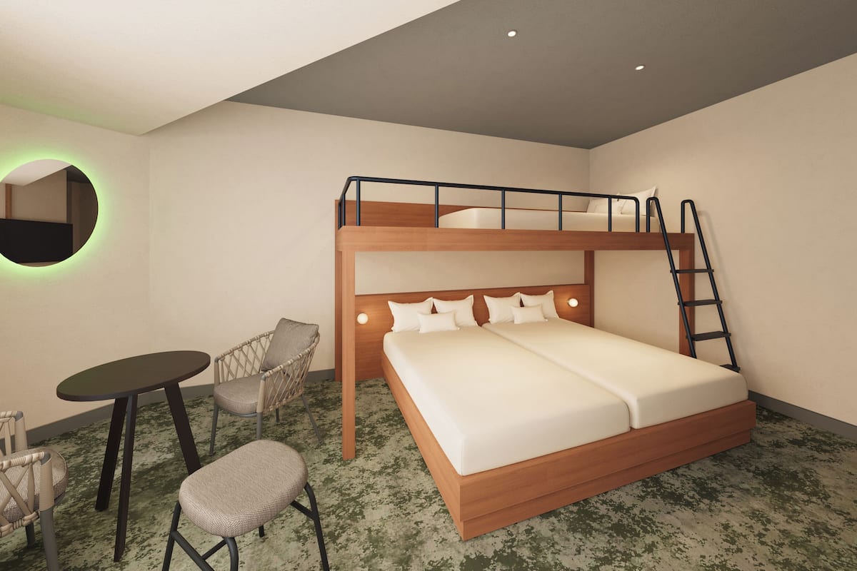 Superior-værelse til 3 personer - ikke-ryger - byudsigt (Bunk Bed) | 1 soveværelse, dundyner, pengeskab på værelset, skrivebord