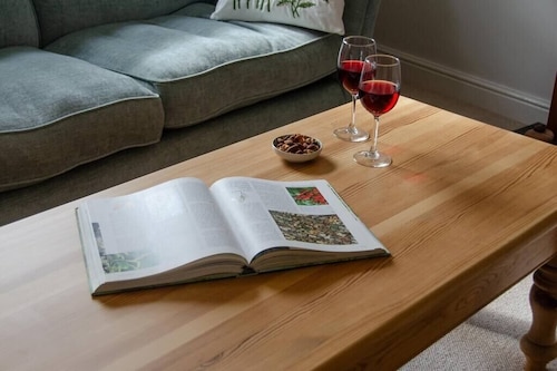 Modern 2-Bed Flat in Tavistock Centre