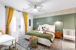 1 Schlafzimmer, Zimmersafe, Schreibtisch, Bügeleisen/Bügelbrett