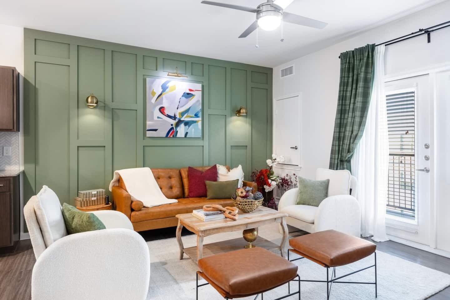 TV connectée, cheminée, chaîne hi-fi, espaces bureaux