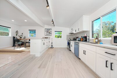 Charming 2-bedroom house with WiFi and AC in Rosemead