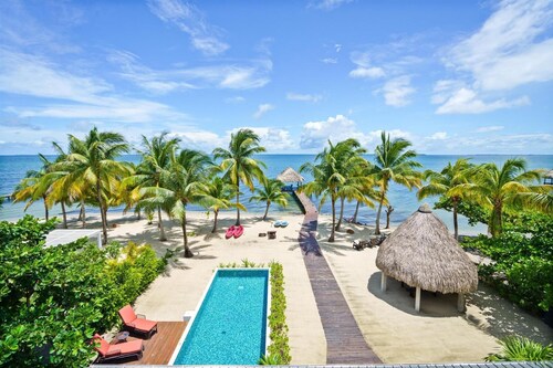 Castaway Villa - 4 Bedroom Beachfront Villa with Pool and Pier