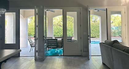 Luxurious 4-bedroom house with courtyard and pool in Las Vegas