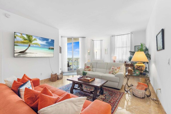 Living area - Waterfront Downtown West Palm Beach with Luxury Amenities (West Palm Beach)