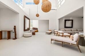 Interior - 4/4.5 RooftopPoolPingPongGazeboNear Ritz&Beach (Noord)