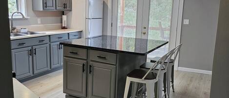 雪櫃、微波爐、焗爐、爐具