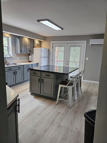 Sleeps 10 in Thomas. Walk to Purple Fiddle Close to Davis &Canaan Dog Friendly