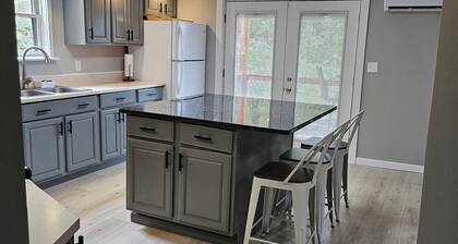 Sleeps 10 in Thomas. Walk to Purple Fiddle Close to Davis &Canaan Dog Friendly