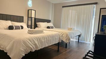 3 bedrooms, desk, iron/ironing board, free WiFi