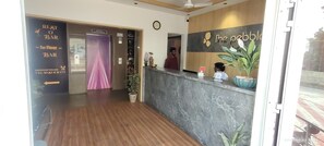 Quầy tiếp tân