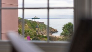 Unclassified image, 5 of 49, button - Windermere House - Sea Views Close to Harbour (Tenby)