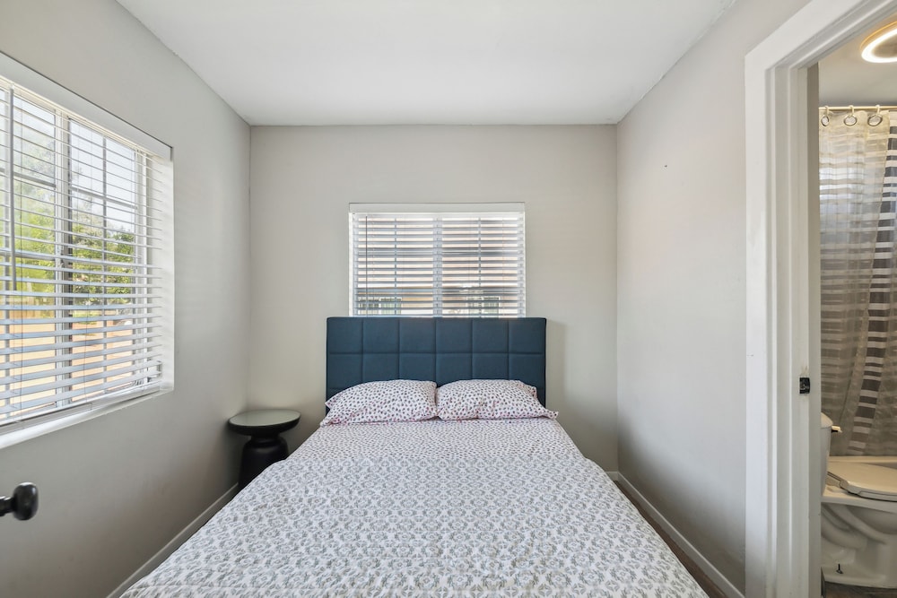 Cozy3bedroom apartment with WiFi, AC in lovely San Diego Downstairs