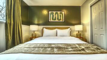 4 bedrooms, iron/ironing board, WiFi, bed sheets