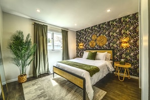 4 bedrooms, iron/ironing board, WiFi, bed sheets