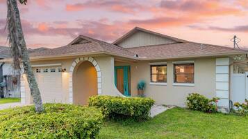 House (3 Bedrooms) | Front of property