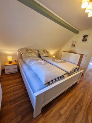 2 chambres, fer et planche à repasser, Wi-Fi, draps fournis