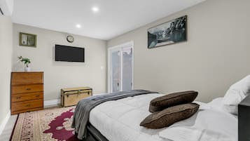 2 bedrooms, desk, travel cot, free WiFi