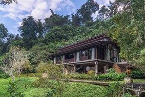 One Bedroom Residence Valley View | Minibar, in-room safe, desk, free cribs/infant beds - Dua Dari, a Residence by Hadiprana (Ubud)