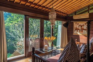 Apartamento, 1 habitación, vistas al valle | Sala de estar | Televisión LCD de 42 pulgadas con canales digitales