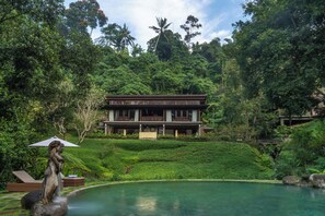 A large house with a pool and lush greenery. - Dua Dari, a Residence by Hadiprana (Ubud)