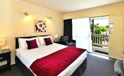 Accolade Motel