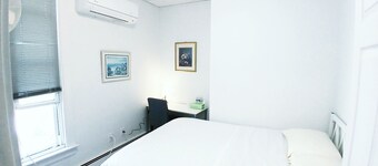 Two Private Rooms with one Exclusive Bath, half mile to Rt. 95, Self check-in