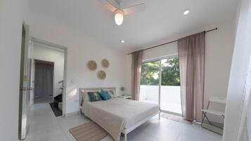 3 slaapkamers, een strijkplank/strijkijzer, wifi, beddengoed